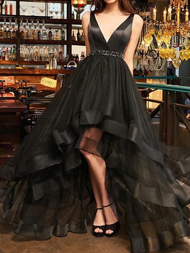 Элегантные вечерние платья Hi-Lo с V-образным вырезом и поясом, расшитым бисером. Изображение 1