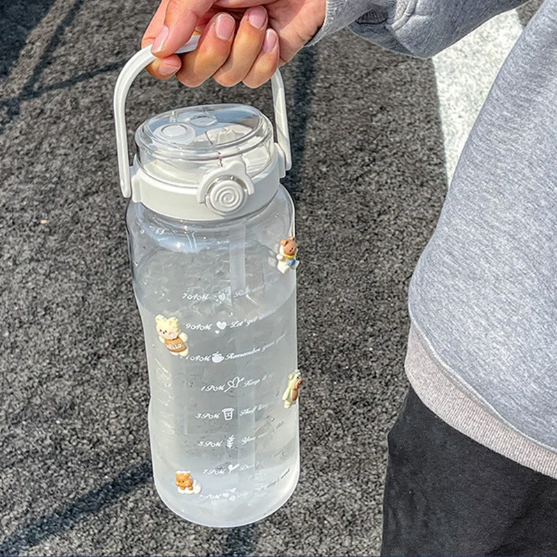 Пластиковая бутылка для воды большой емкости объемом 1500/2000 мл, портативная бутылка для напитков в спортивном зале с соломинкой, уличная чашка для воды Изображение 1