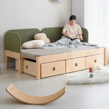 Маленькая и большая раздвижные кровати полностью изготовлены из цельного дерева с перилами, а пространство для хранения расширено