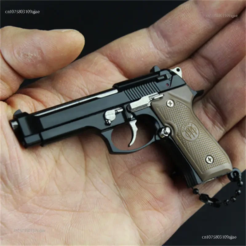 Игрушечный металлический пистолет 1:3 Миниатюрная модель Beretta 92F Брелок для ключей высококачественная коллекционная игрушка Подарки на день рождения Изображение 1
